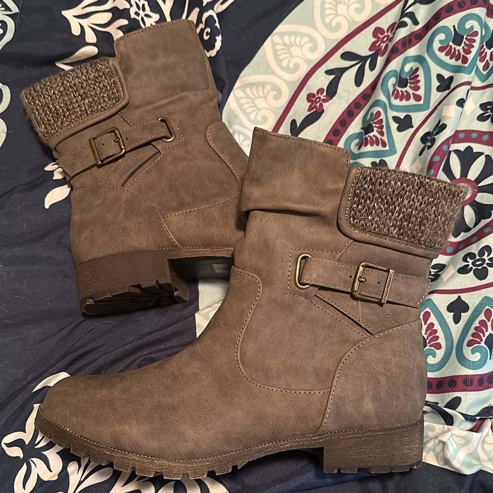 Maurice’s grey booties Size 10